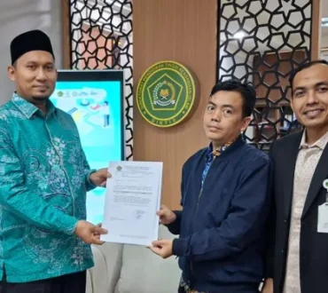 Ketua STIS NU Aceh Menerima SK Program Studi PAI di Jakarta Ketua STIS NU Aceh Menerima SK Program Studi PAI di Jakarta, Oktober 2025